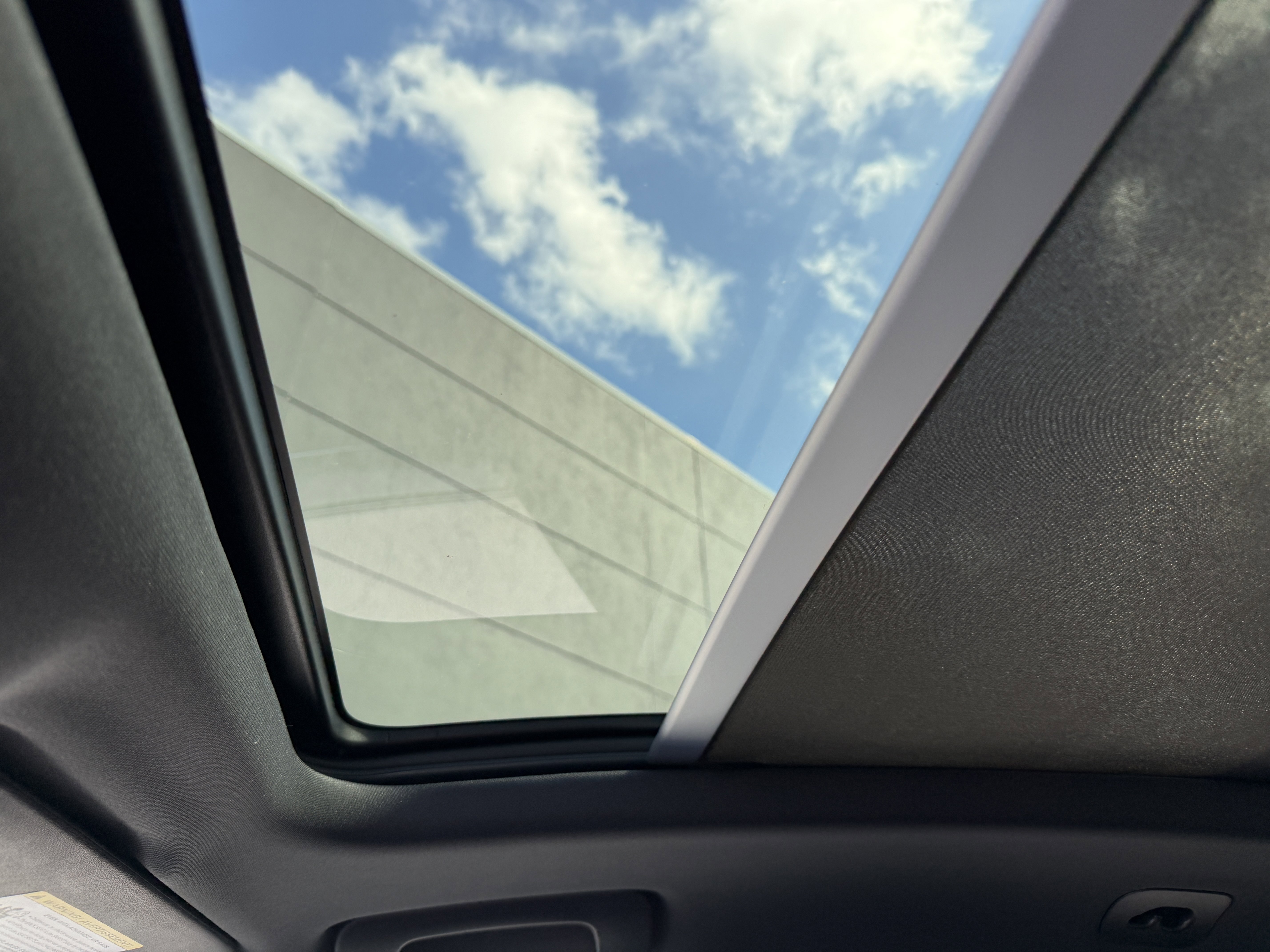 Certified 2025 Porsche Macan Turbo image 28