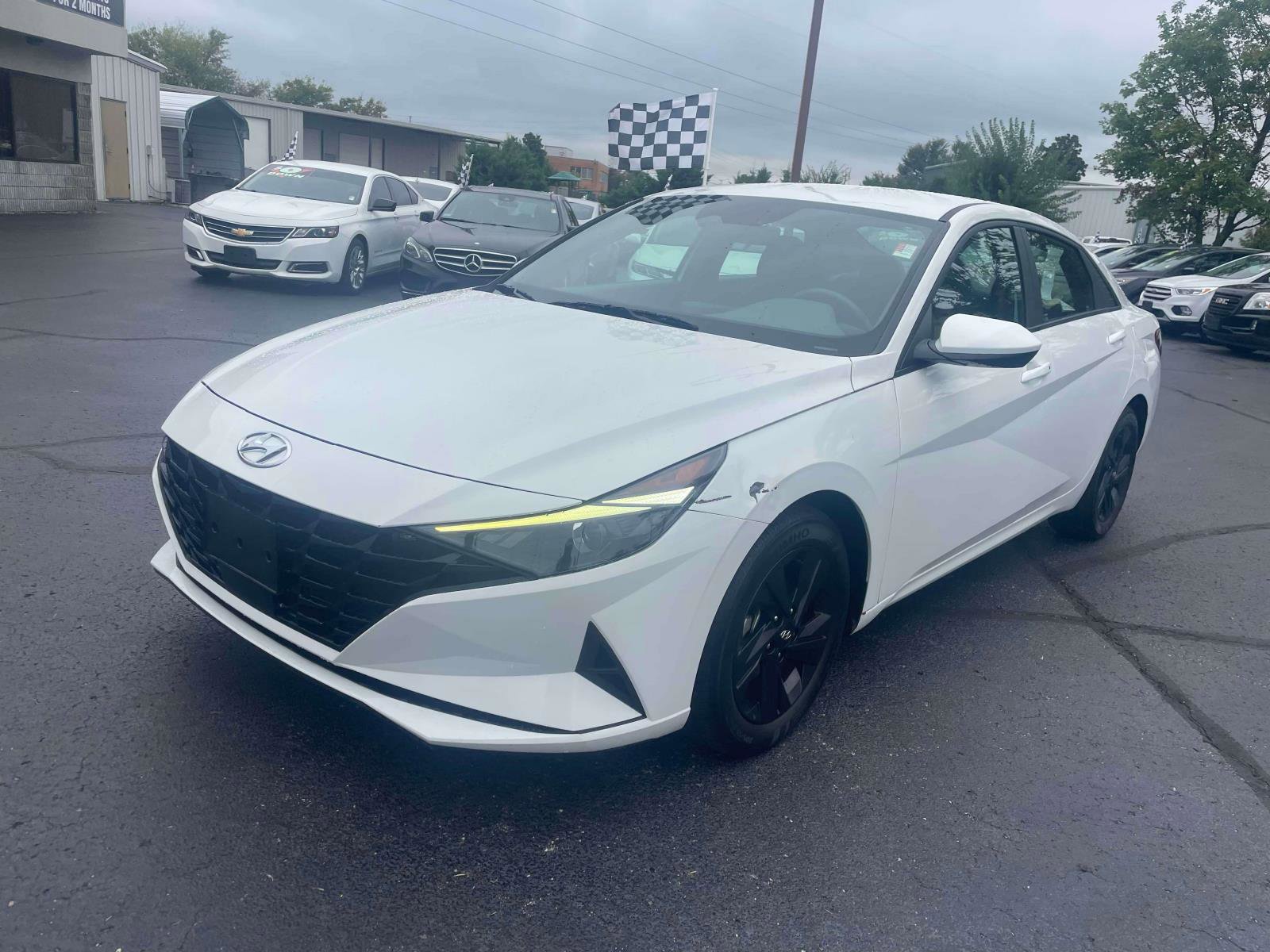 Used 2021 Hyundai Elantra SEL w/ Convenience Package image 2