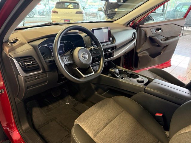 Used 2021 Nissan Rogue SV AWD/4WD image 2
