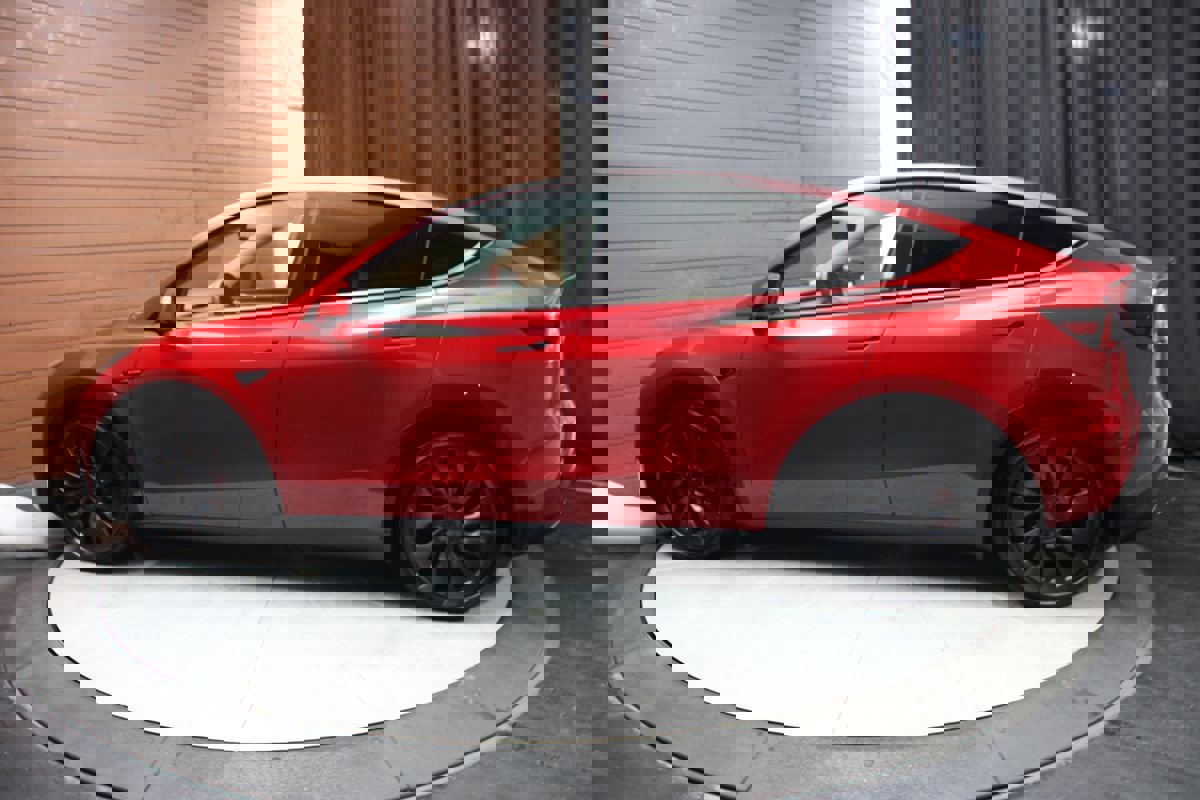 Used 2023 Tesla Model Y Performance image 12