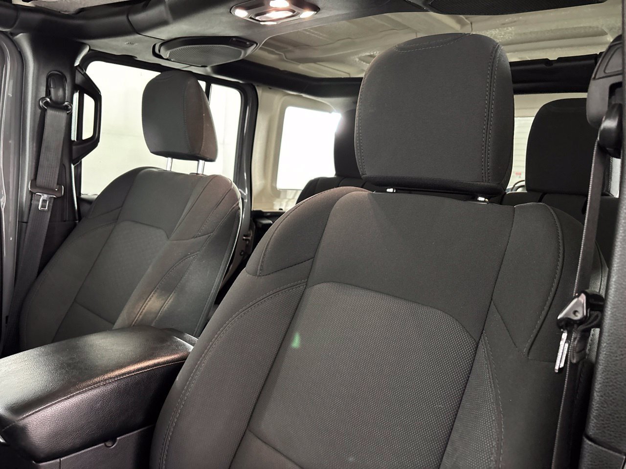 Used 2023 Jeep Wrangler Unlimited Sport AWD/4WD image 8