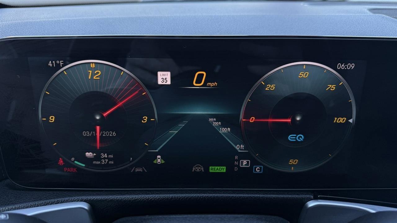 Used 2022 Mercedes-Benz EQB 300 4MATIC image 37