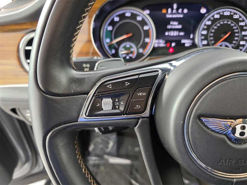 Used 2018 Bentley Bentayga image 19