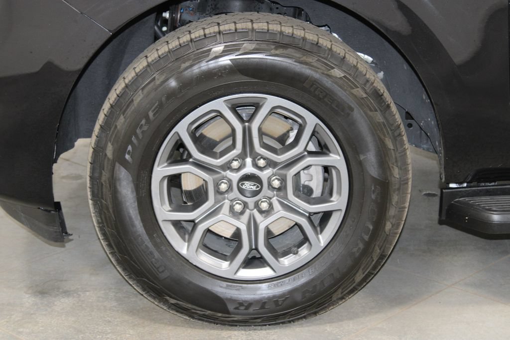 Used 2025 Ford Expedition Active RWD image 19