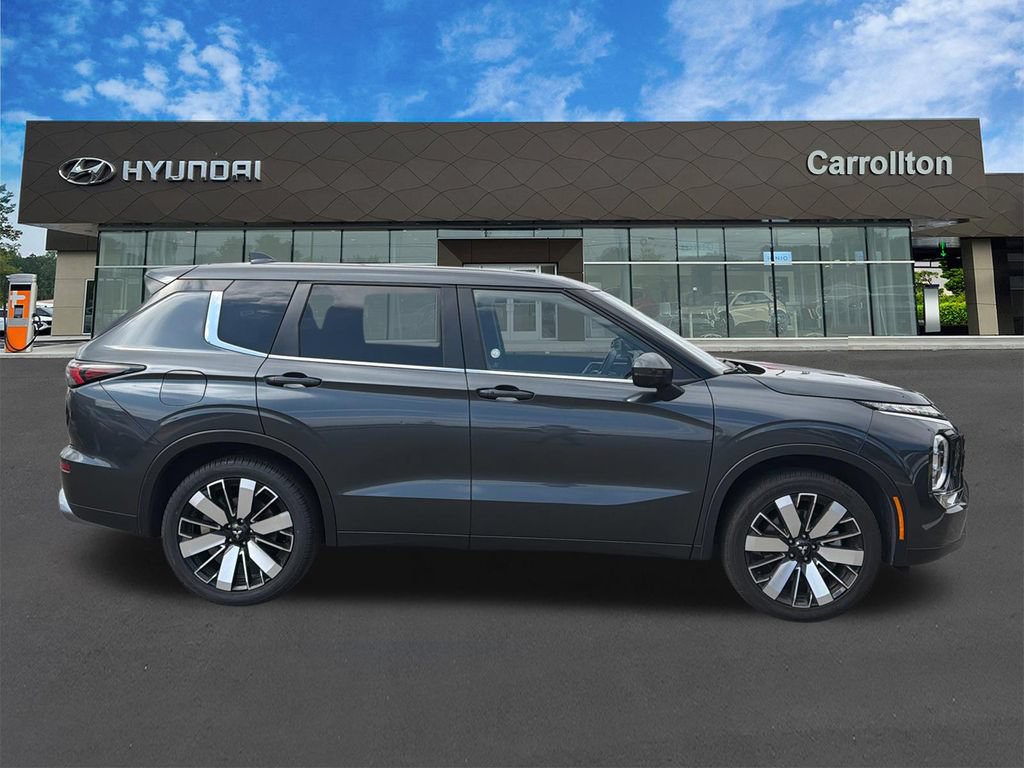 Used 2025 Mitsubishi Outlander SE FWD image 4