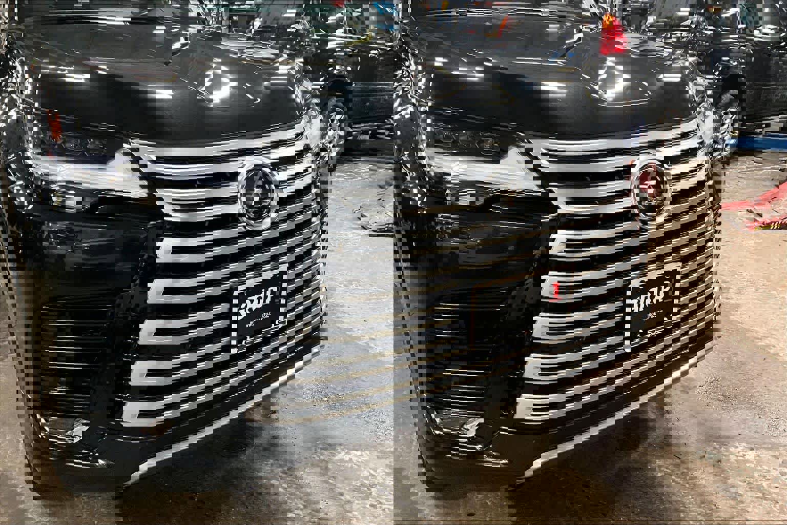 Used 2025 Lexus LX 600 4WD w/ Luxury Package image 28