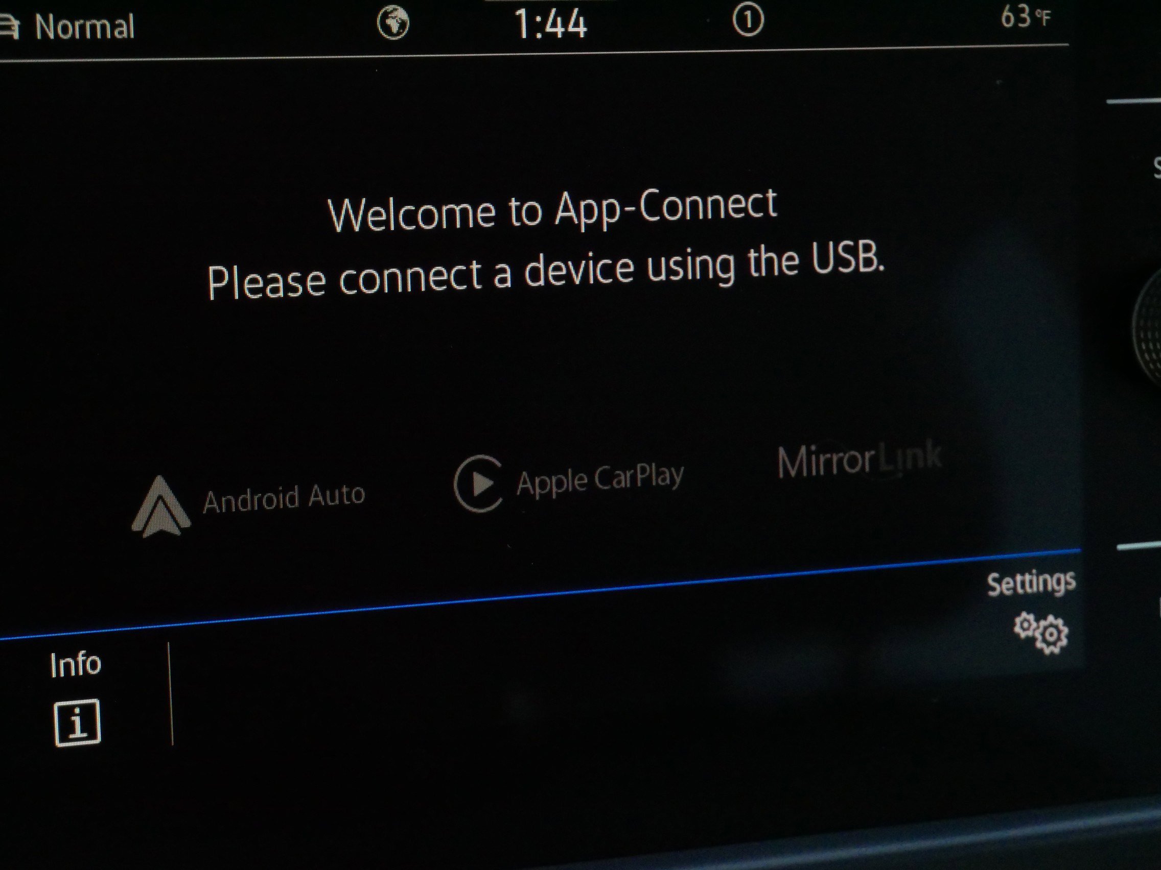 Certified 2023 Volkswagen Taos SE w/ Black Wheel Package image 30