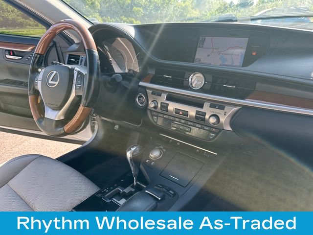 Used 2013 Lexus ES 300h w/ Luxury Pkg FWD image 29
