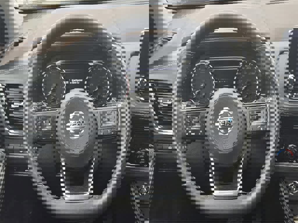 Used 2023 Nissan Rogue SV image 12