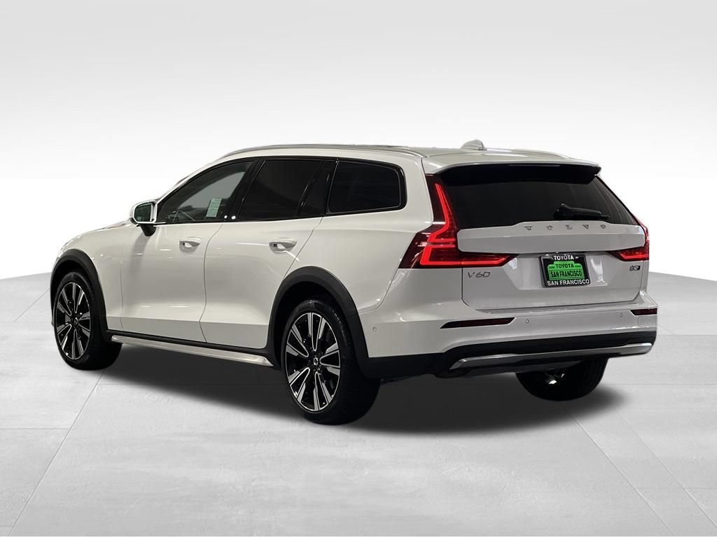 Used 2026 Volvo V60 B5 Cross Country Ultra w/ Climate Package AWD/4WD image 3