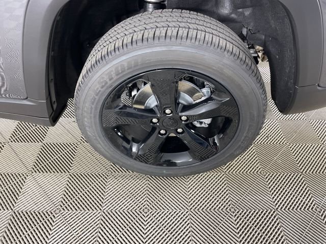 New 2025 Jeep Grand Cherokee Altitude image 18