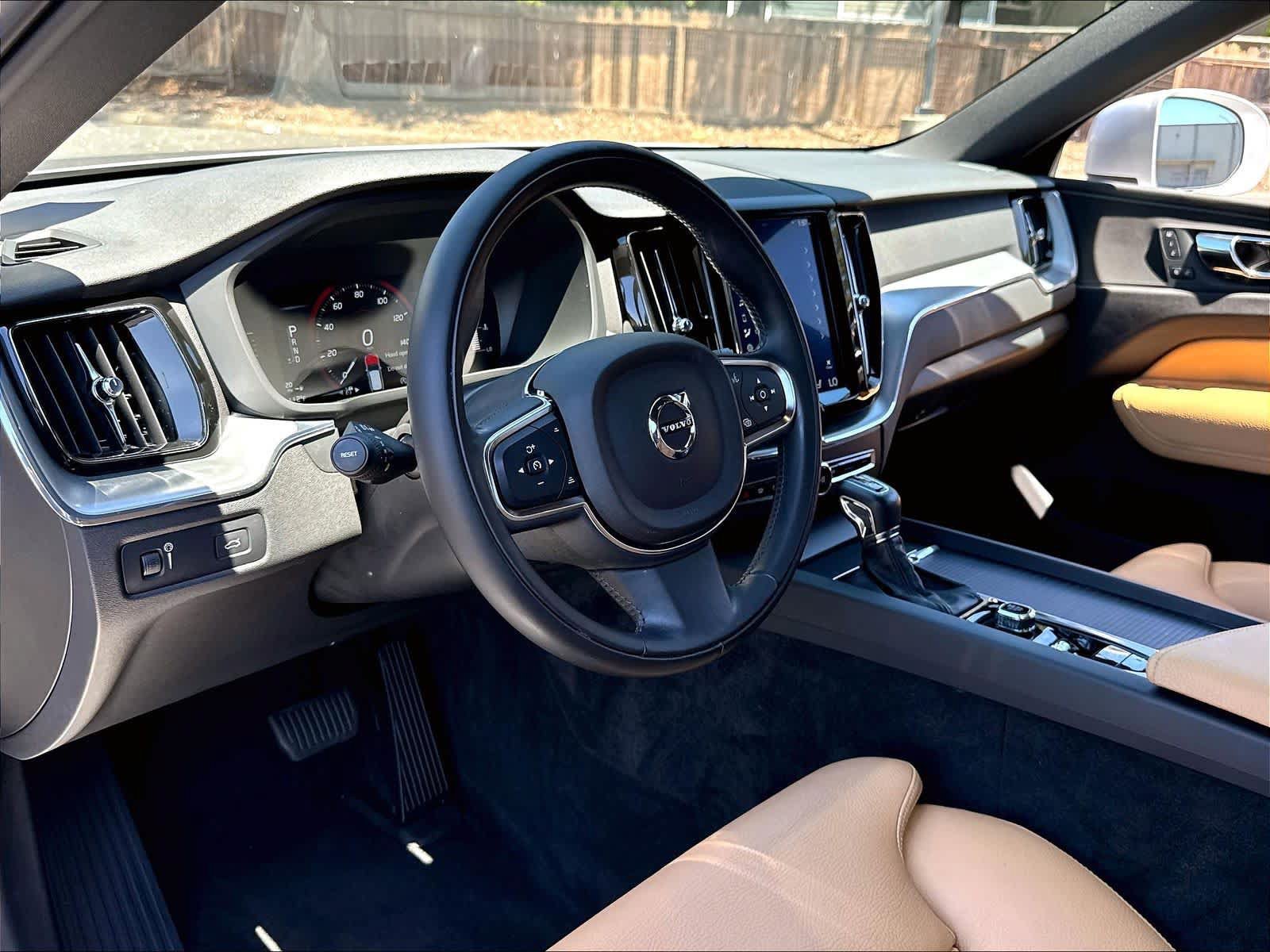 Used 2019 Volvo XC60 T5 Momentum w/ Advanced Package AWD/4WD image 17