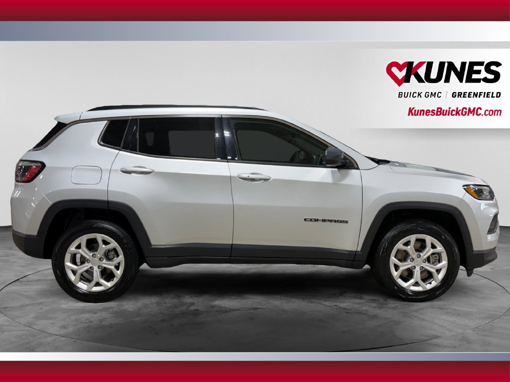 Used 2024 Jeep Compass Latitude AWD/4WD image 12