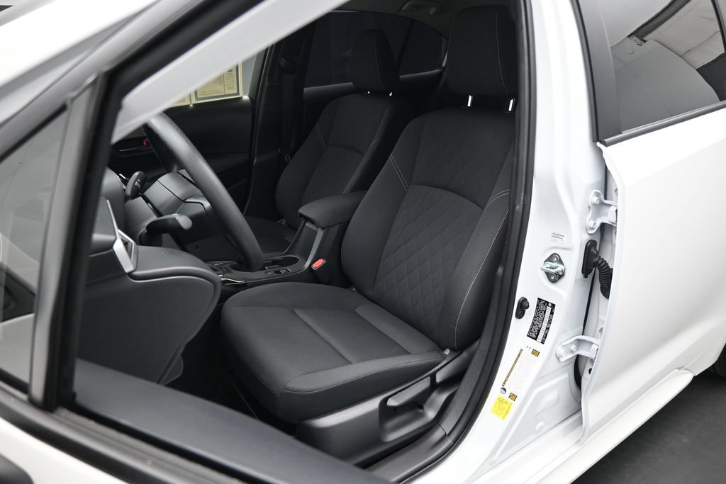 Used 2026 Toyota Corolla LE w/ Carpet Mat Package (TMS) FWD image 9