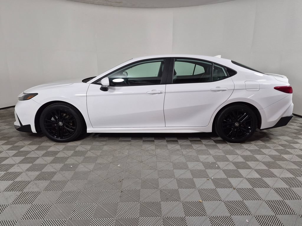Used 2025 Toyota Camry SE FWD image 6