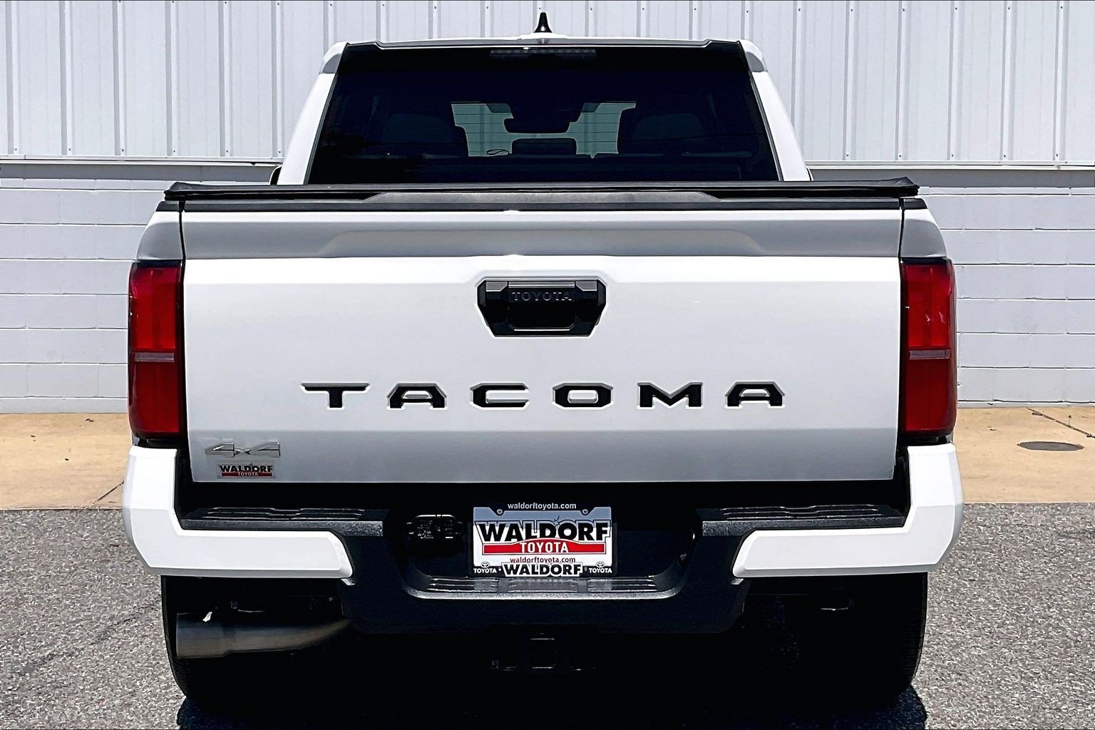 Used 2024 Toyota Tacoma SR5 AWD/4WD image 5