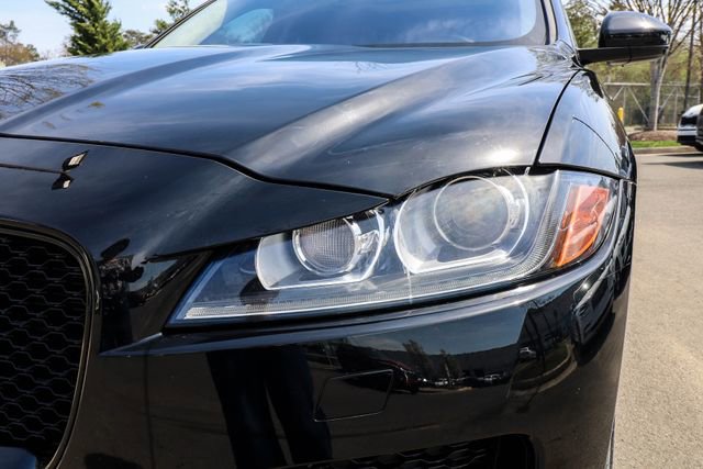 Used 2020 Jaguar F-PACE Premium image 21