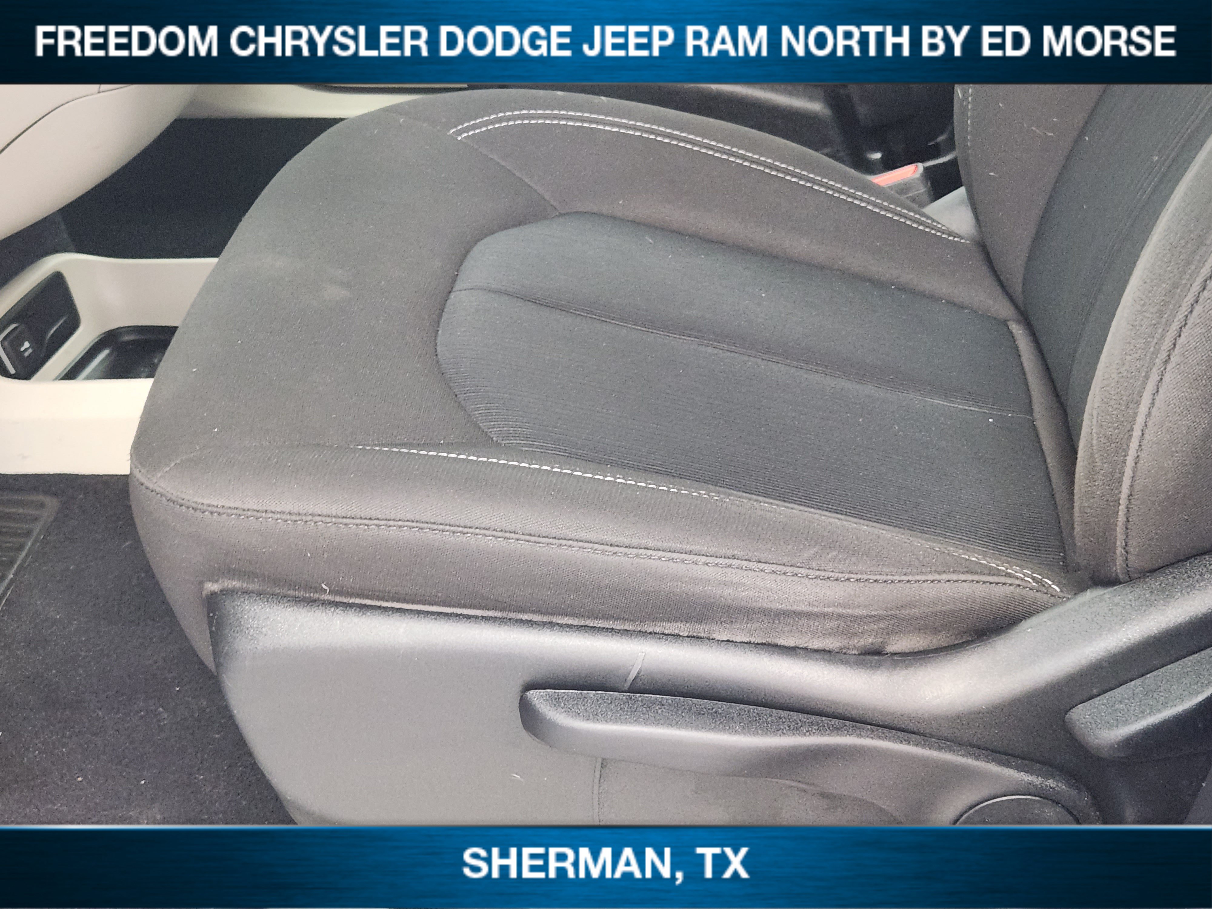 Used 2021 Chrysler Voyager L FWD image 17