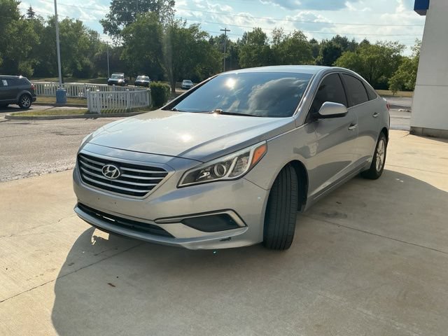 Used 2016 Hyundai Sonata SE FWD image 4