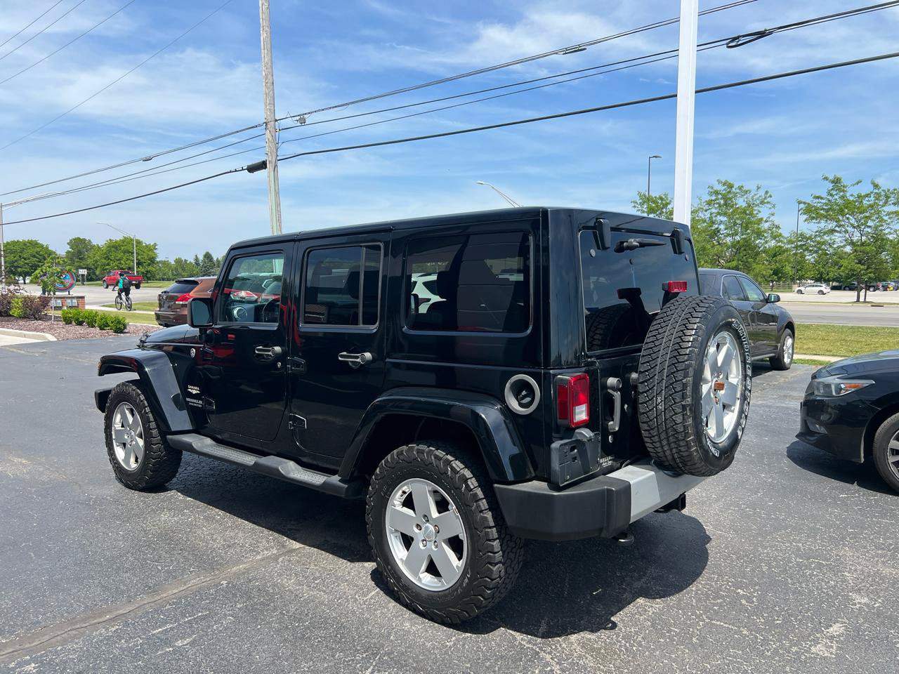 Used 2011 Jeep Wrangler Unlimited Sahara w/ Connectivity Group AWD/4WD image 4
