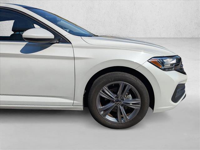 Used 2023 Volkswagen Jetta SE w/ Panoramic Sunroof Package image 8