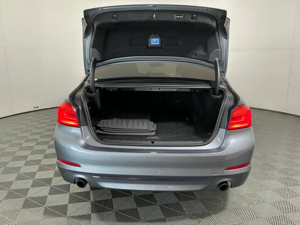 Used 2018 BMW 530e w/ Premium Package 2 RWD image 28