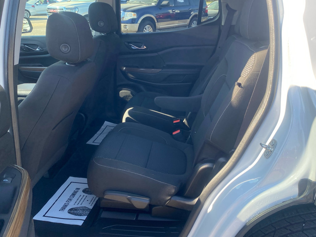 Used 2023 GMC Acadia SLE image 7