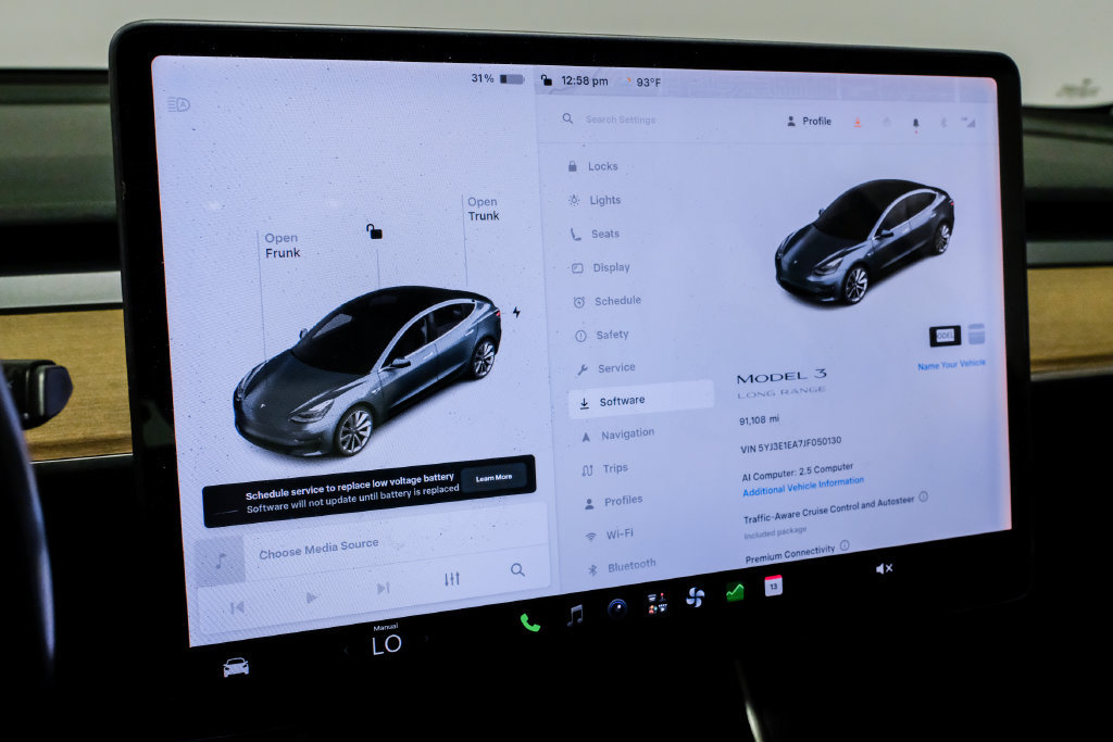 Used 2018 Tesla Model 3 Long Range RWD image 17