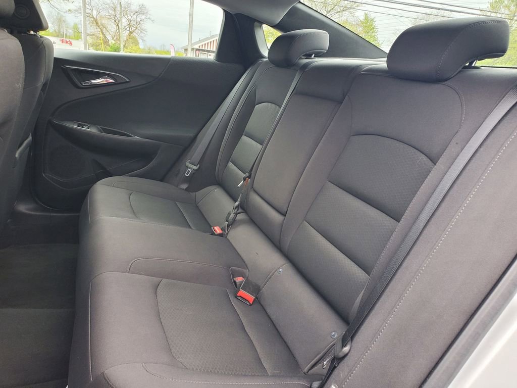 Used 2017 Chevrolet Malibu LT FWD image 29