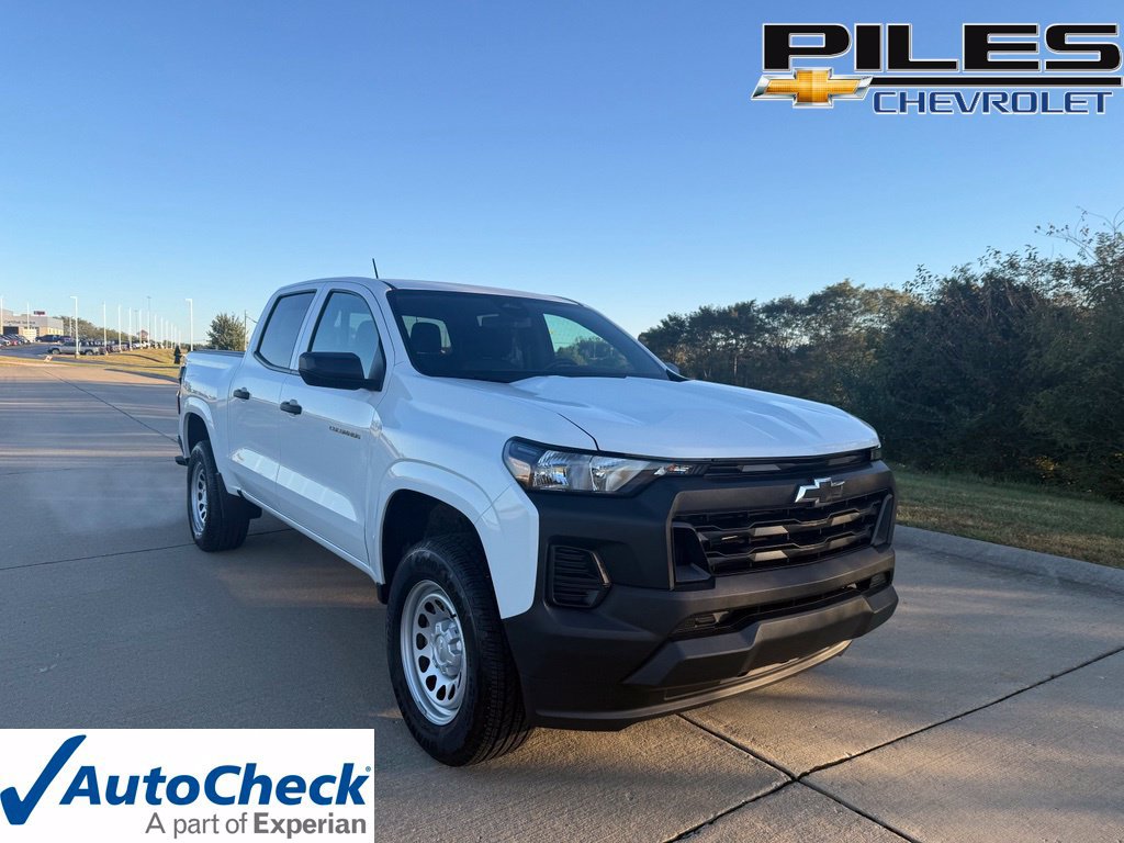 Used 2025 Chevrolet Colorado W/T w/ Advanced Trailering Package RWD image 1