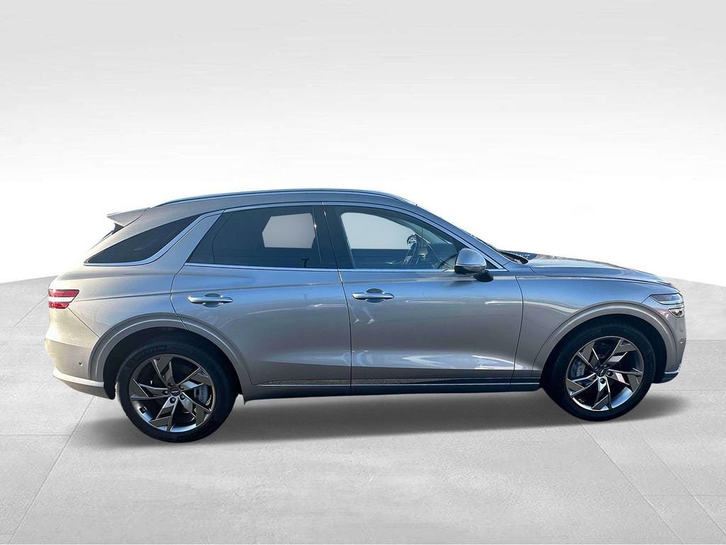 Used 2023 Genesis Electrified GV70 image 3