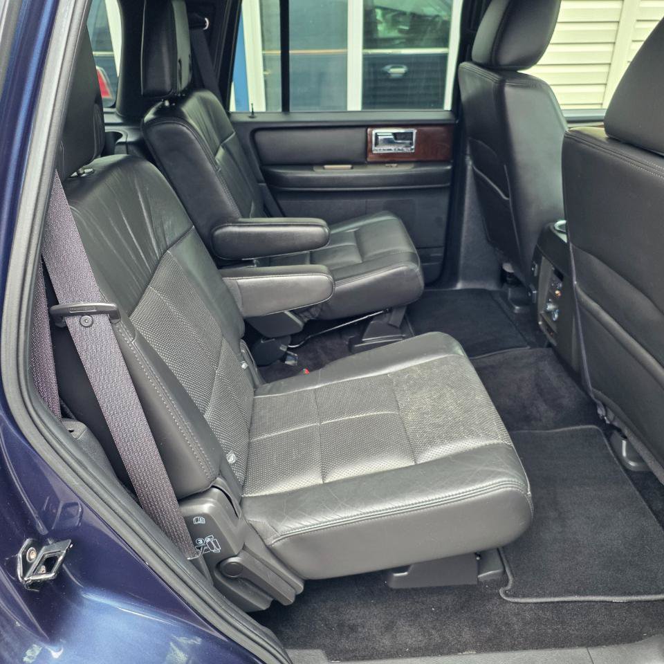 Used 2014 Lincoln Navigator 4WD image 26