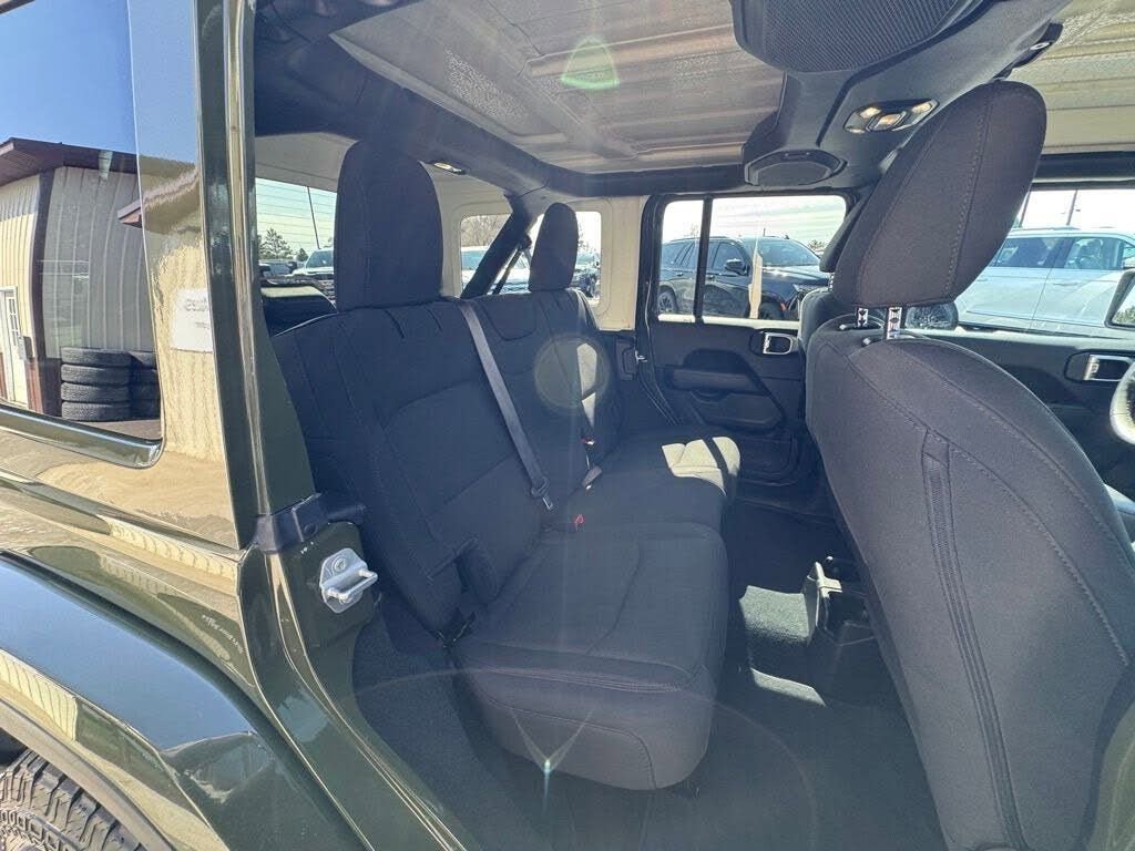 Used 2023 Jeep Wrangler Sahara AWD/4WD image 38