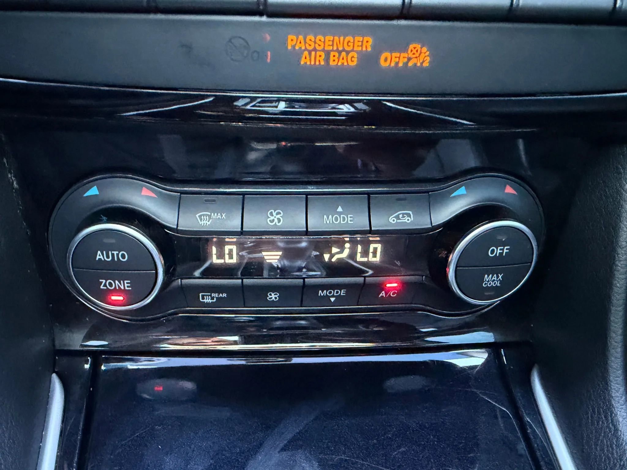 Used 2018 INFINITI QX30 Premium w/ Navigation Package image 19