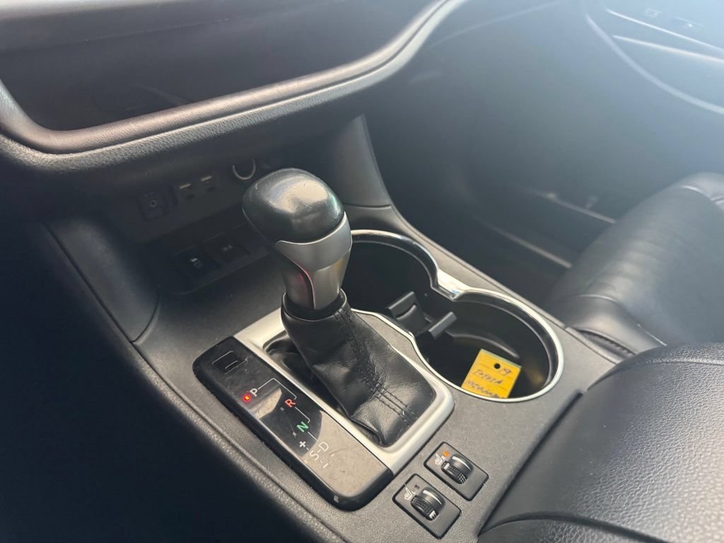 Used 2019 Toyota Highlander XLE FWD image 13