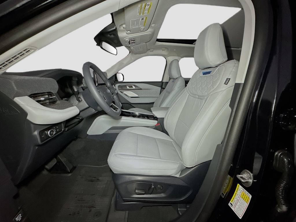 New 2026 Ford Explorer Platinum w/ LUX Leather Package AWD/4WD image 16