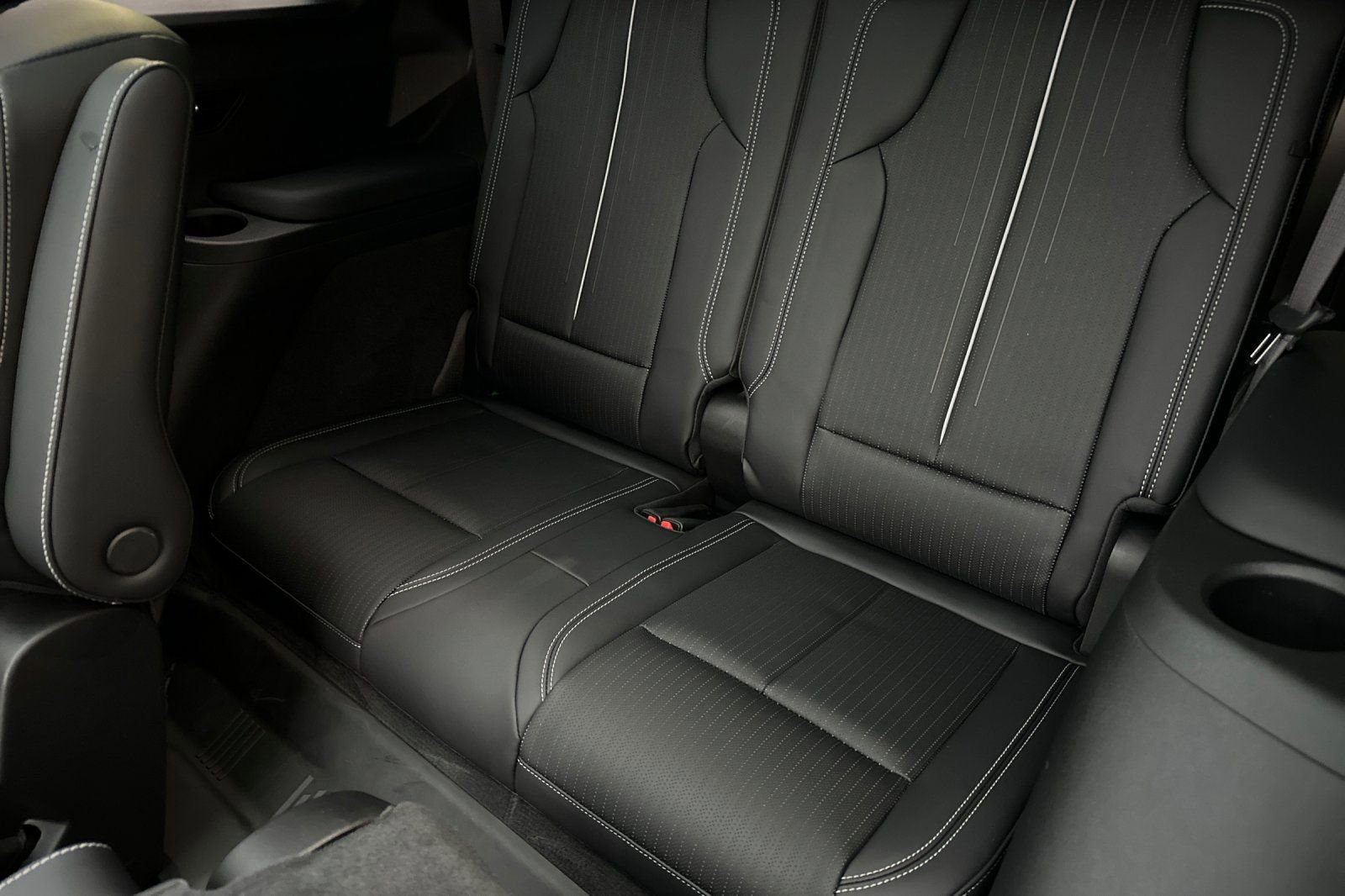 Used 2026 Cadillac Vistiq Sport w/ LPO, Floor Liner Package image 18