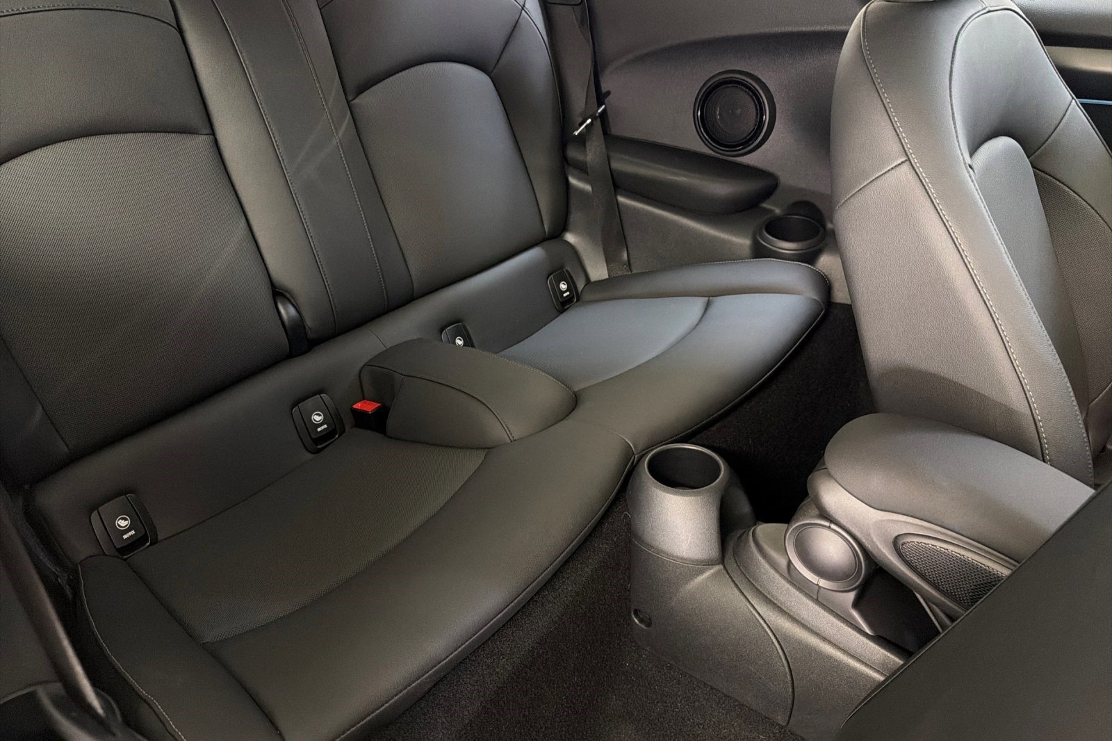 Used 2024 MINI Cooper 2-Door Hardtop FWD image 30