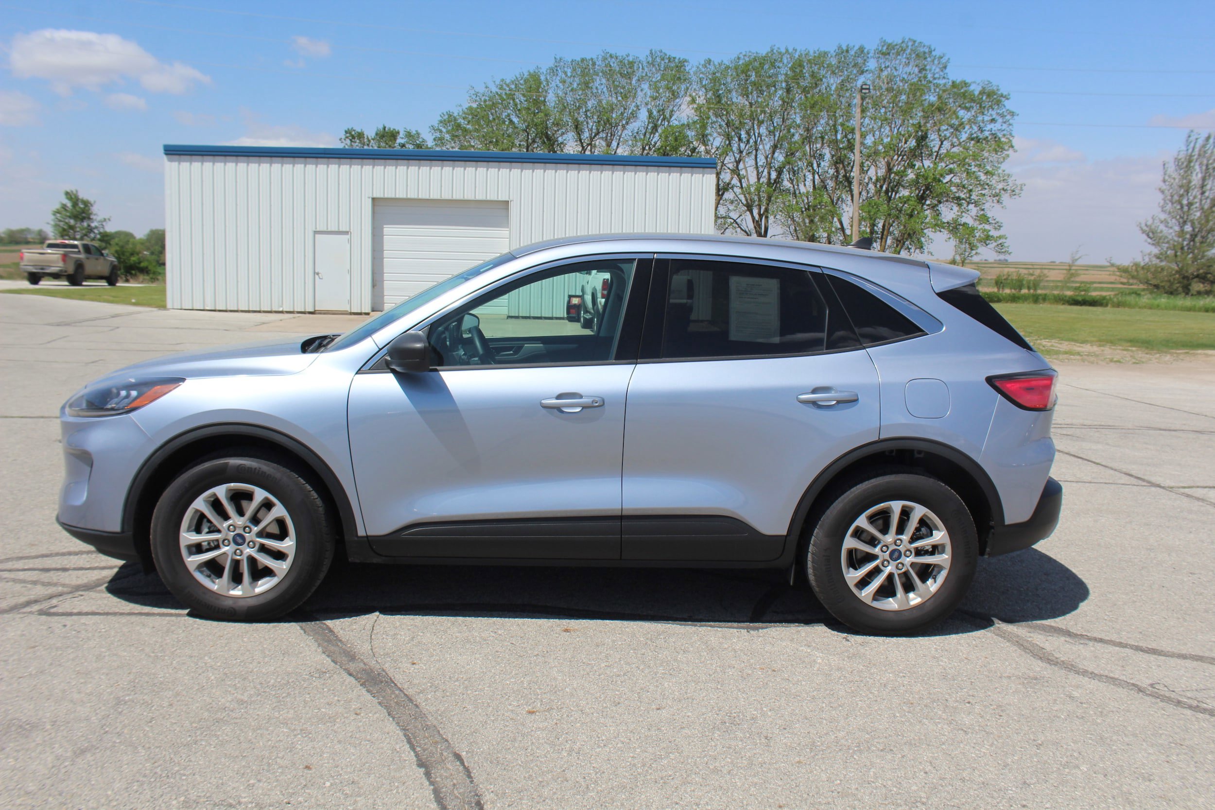 Used 2022 Ford Escape SE w/ Convenience Package AWD/4WD image 2
