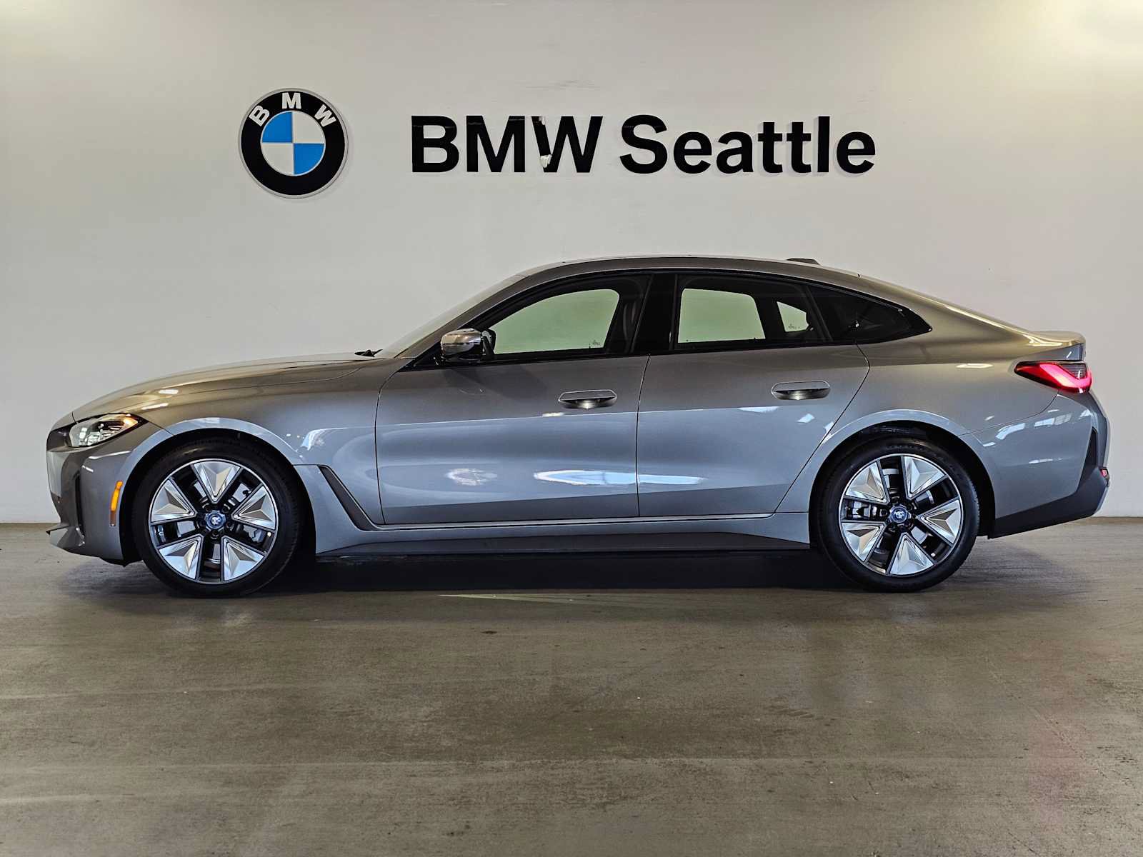 Certified 2023 BMW i4 eDrive40 RWD image 3