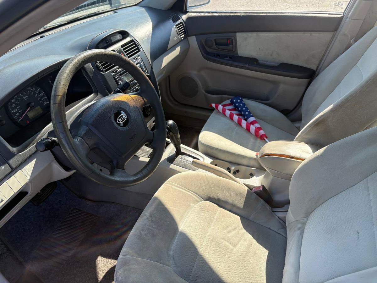 Used 2006 Kia Spectra FWD image 10