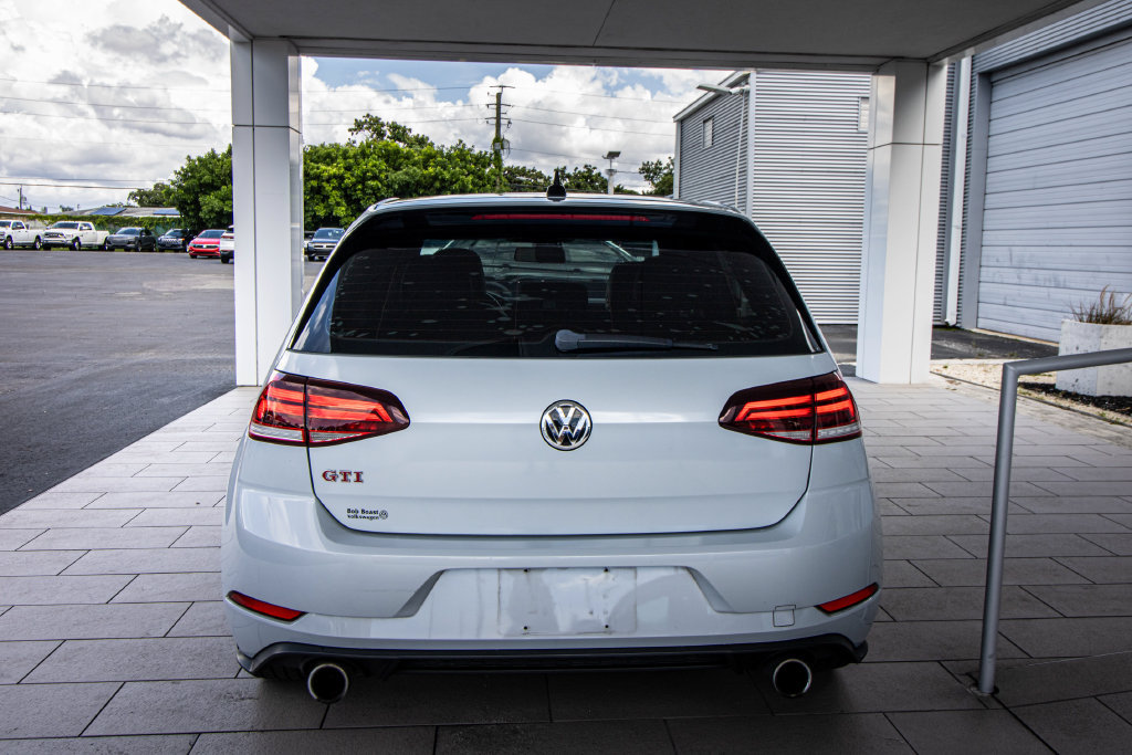 Used 2019 Volkswagen GTI SE FWD image 17