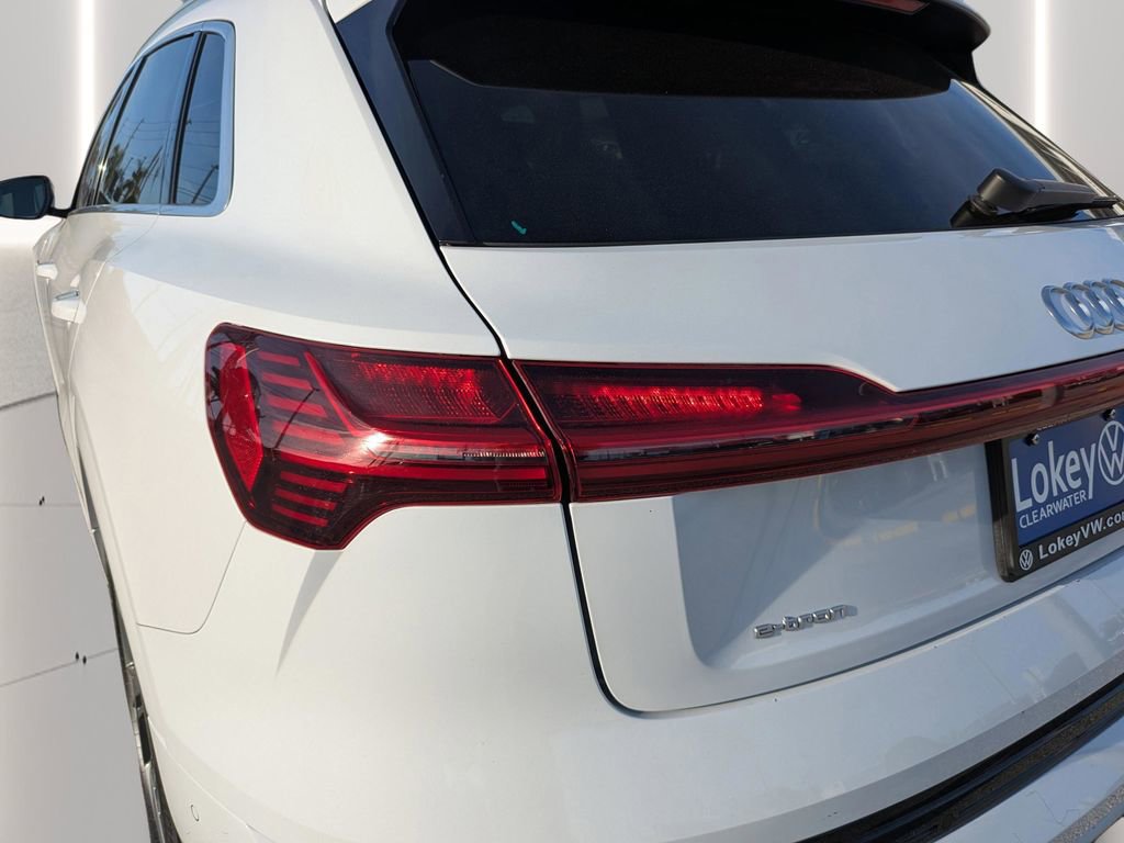 Used 2022 Audi e-tron Premium Plus w/ Premium Plus Package image 10