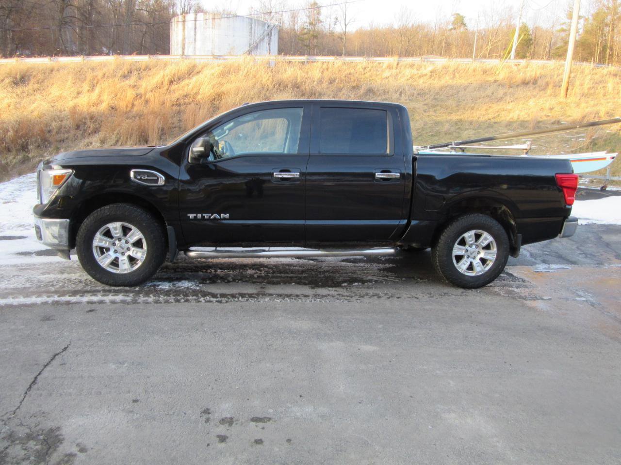 Used 2017 Nissan Titan SV image 6