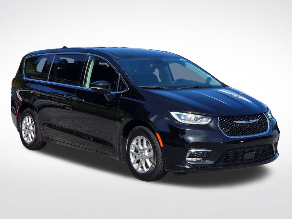 Used 2024 Chrysler Pacifica Touring-L FWD image 14