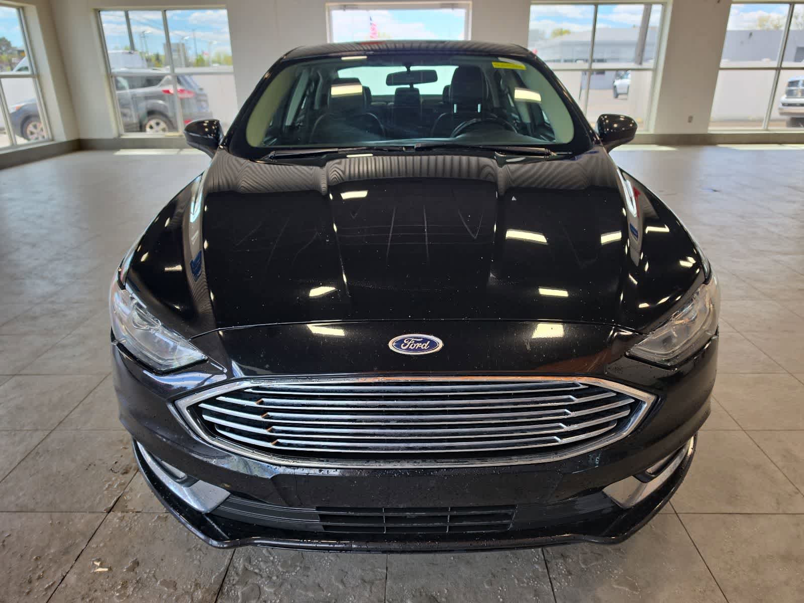 Used 2018 Ford Fusion SE w/ Equipment Group 601A FWD image 4