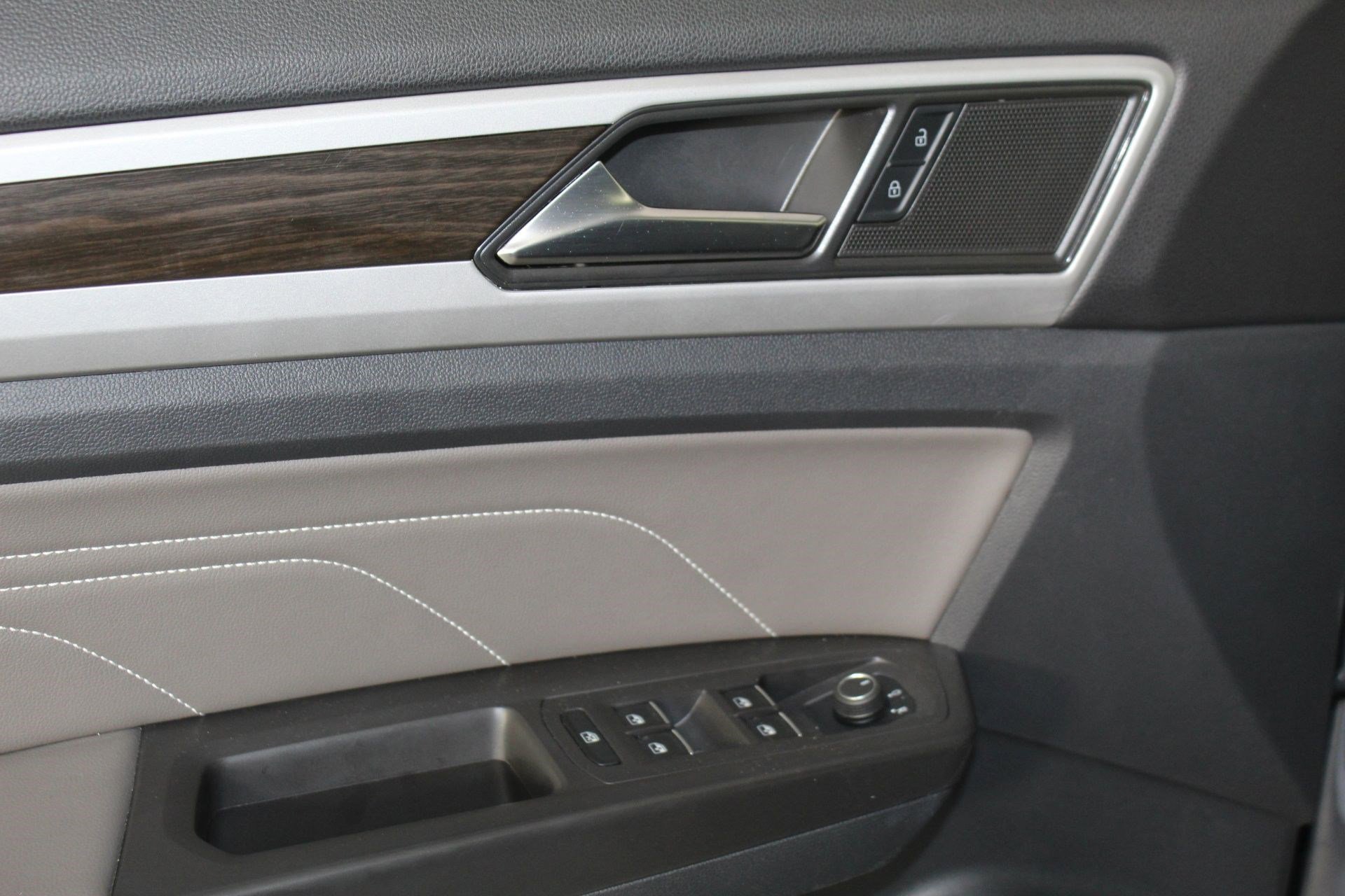 Used 2023 Volkswagen Atlas SE w/ Panoramic Sunroof Package image 24