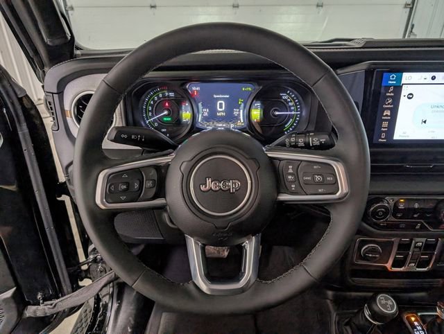 Used 2025 Jeep Wrangler Unlimited Sahara AWD/4WD image 15