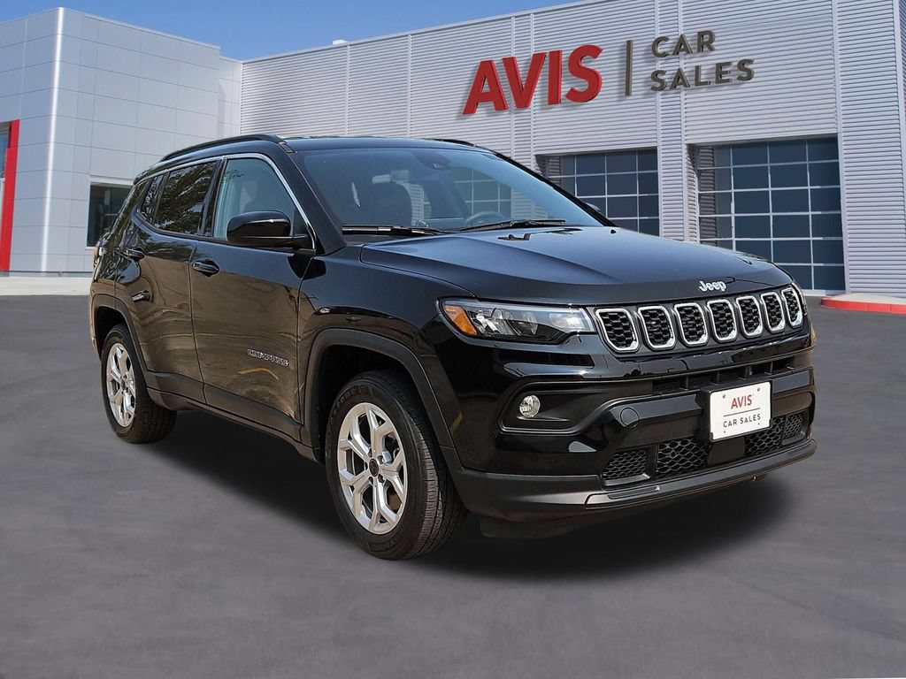 Used 2025 Jeep Compass Latitude AWD/4WD image 3
