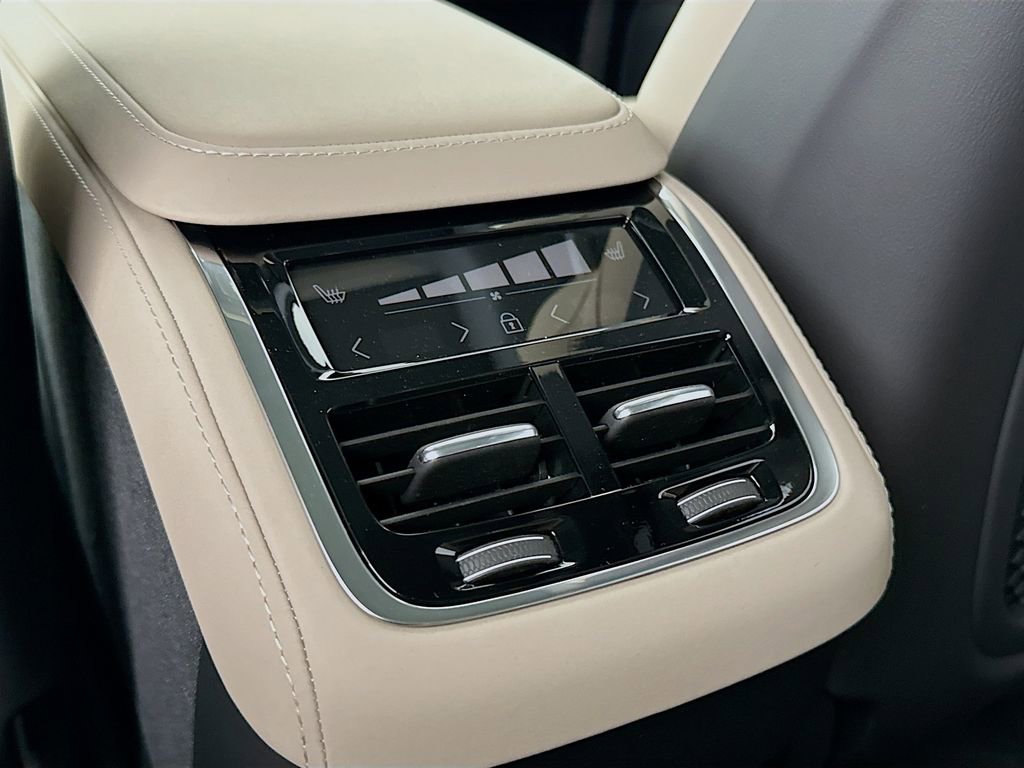 New 2026 Volvo XC90 B6 Plus w/ Protection Package Premier image 27